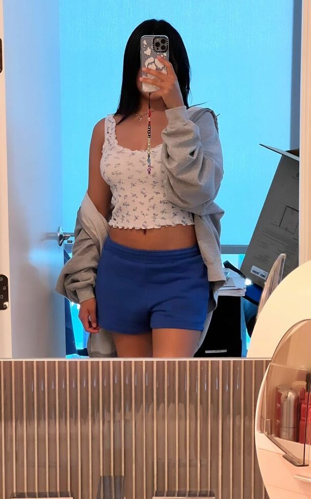 Neekolul desnuda #107866938