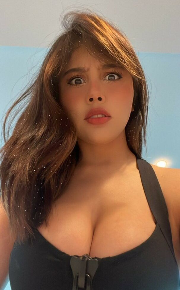 Neekolul desnuda #107866940