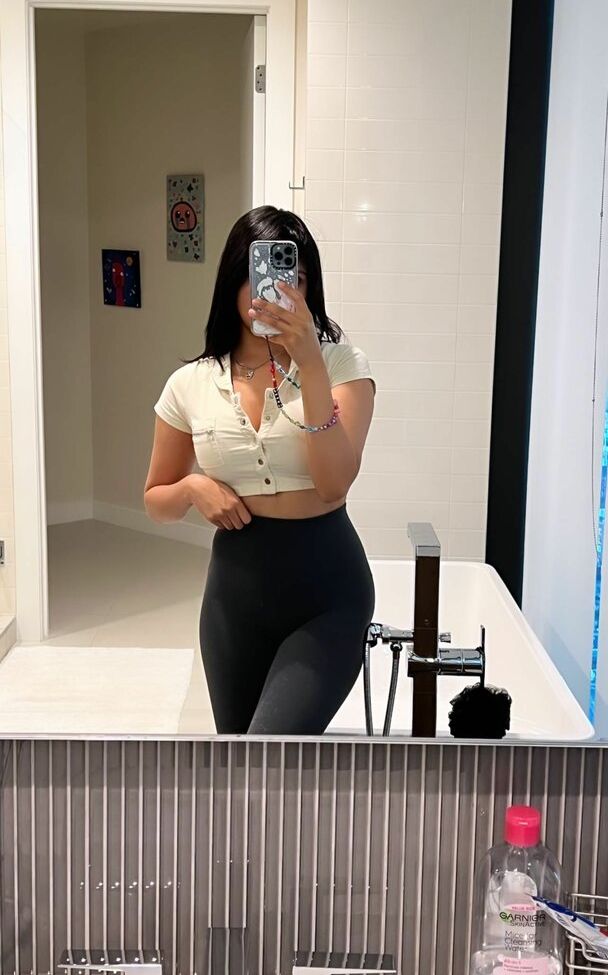 Neekolul desnuda #107866943