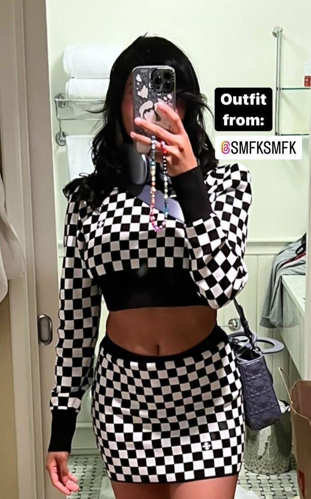 Neekolul desnuda #107866945