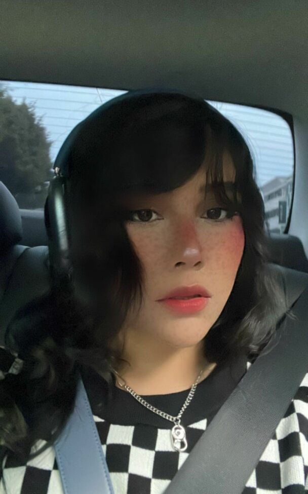 Neekolul desnuda #107866946