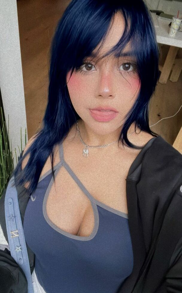 Neekolul desnuda #107866948