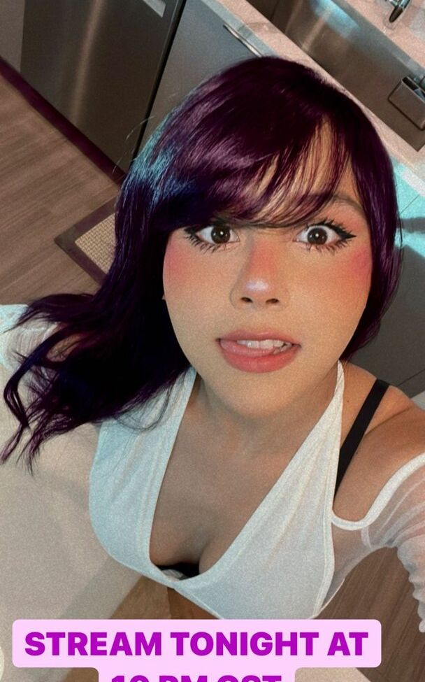 Neekolul desnuda #107866952