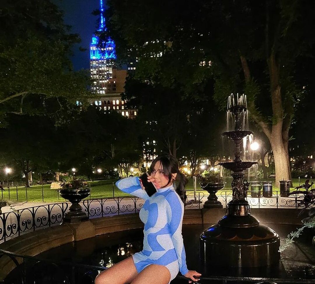 Neekolul desnuda #107866953