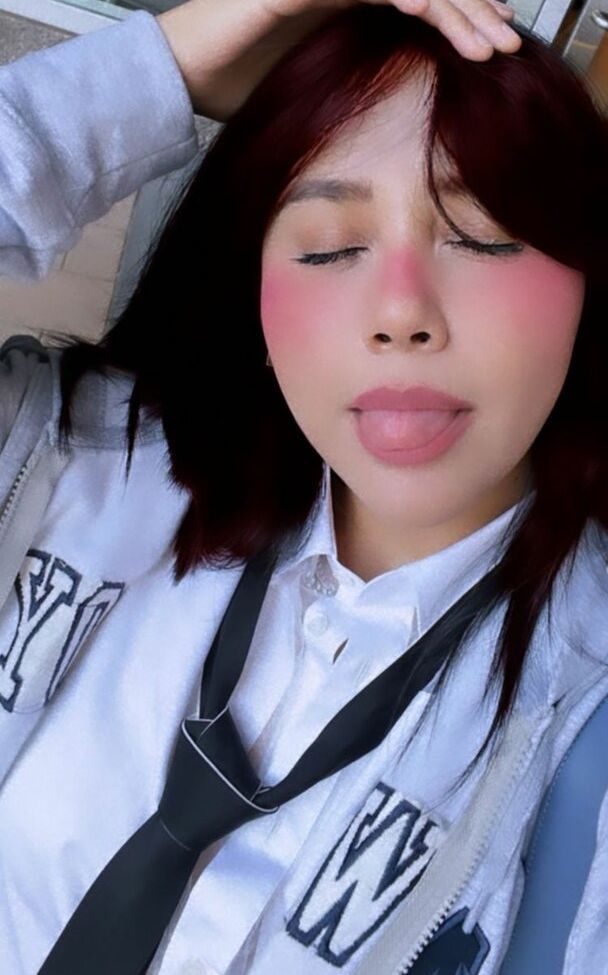 Neekolul desnuda #107866958