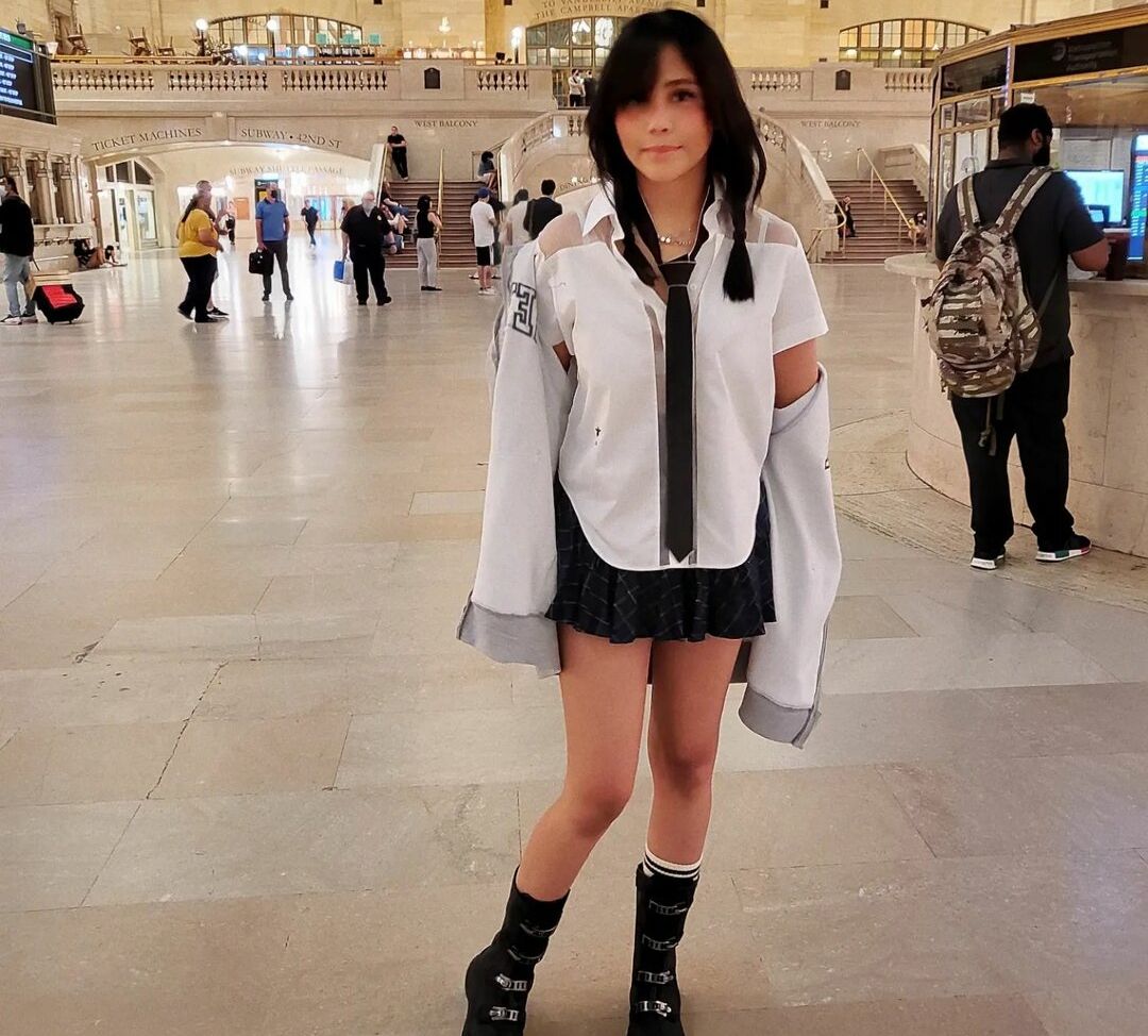 Neekolul desnuda #107866962