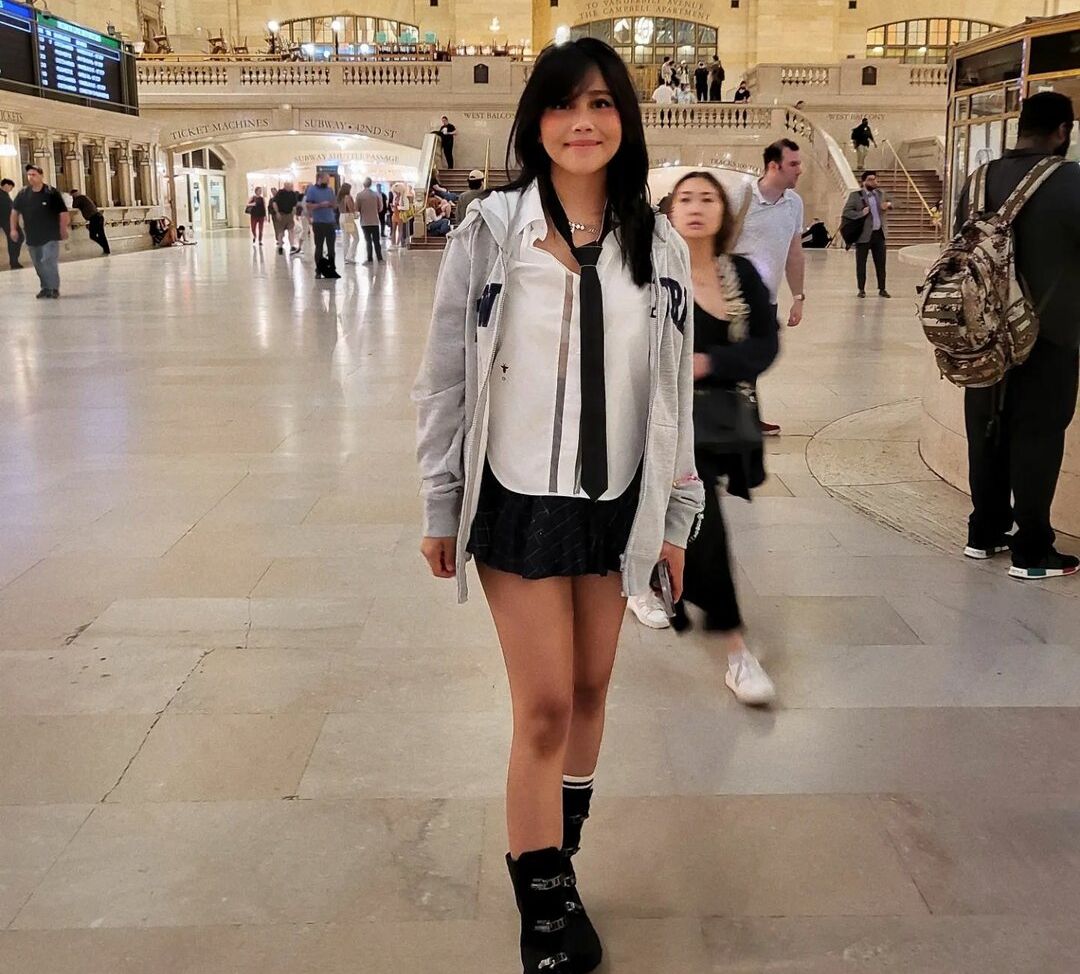 Neekolul desnuda #107866963