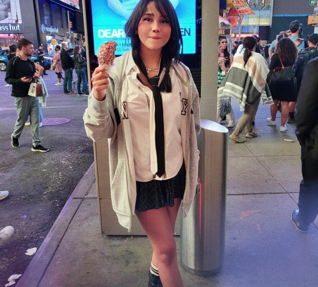 Neekolul desnuda #107866964