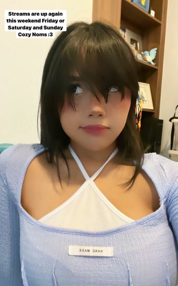 Neekolul desnuda #107866977