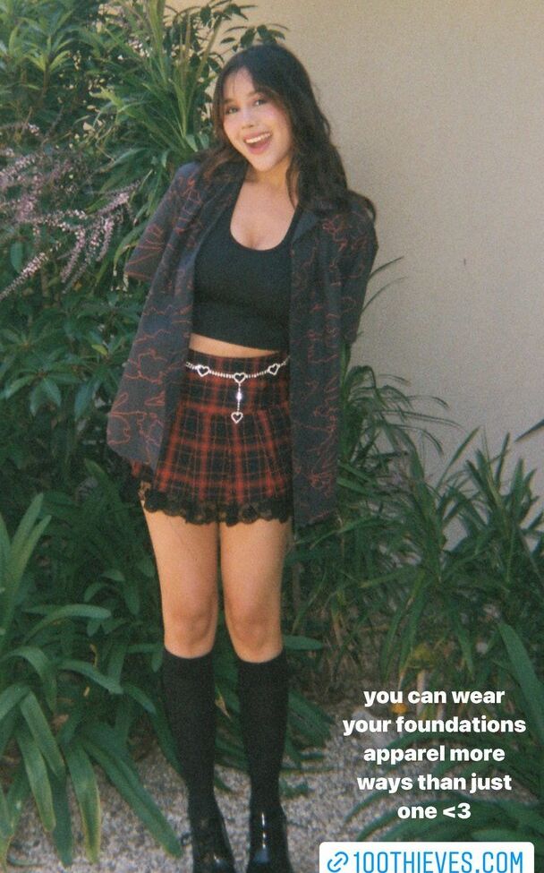 Neekolul desnuda #107866978