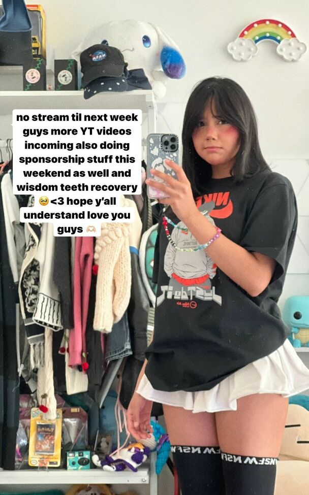 Neekolul desnuda #107866981