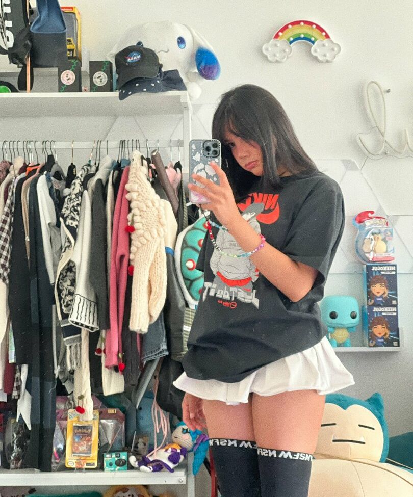 Neekolul desnuda #107866982