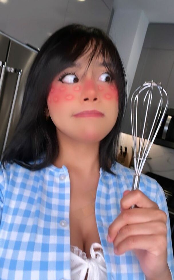 Neekolul desnuda #107866990