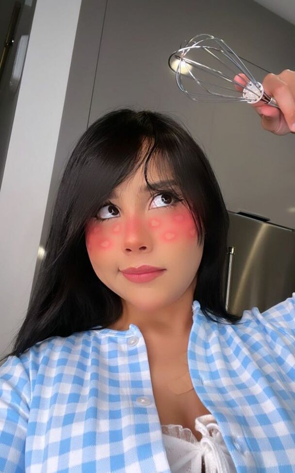 Neekolul desnuda #107866991