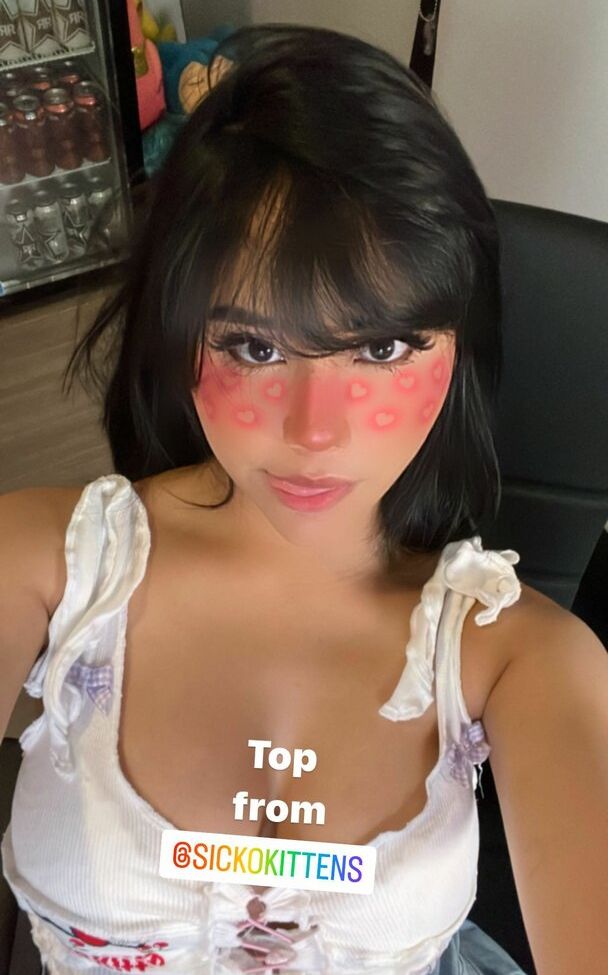 Neekolul desnuda #107866995