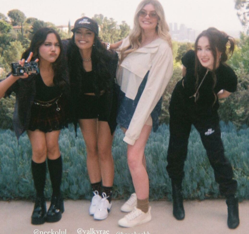 Neekolul desnuda #107866999