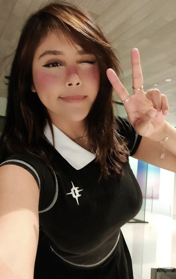 Neekolul desnuda #107867007