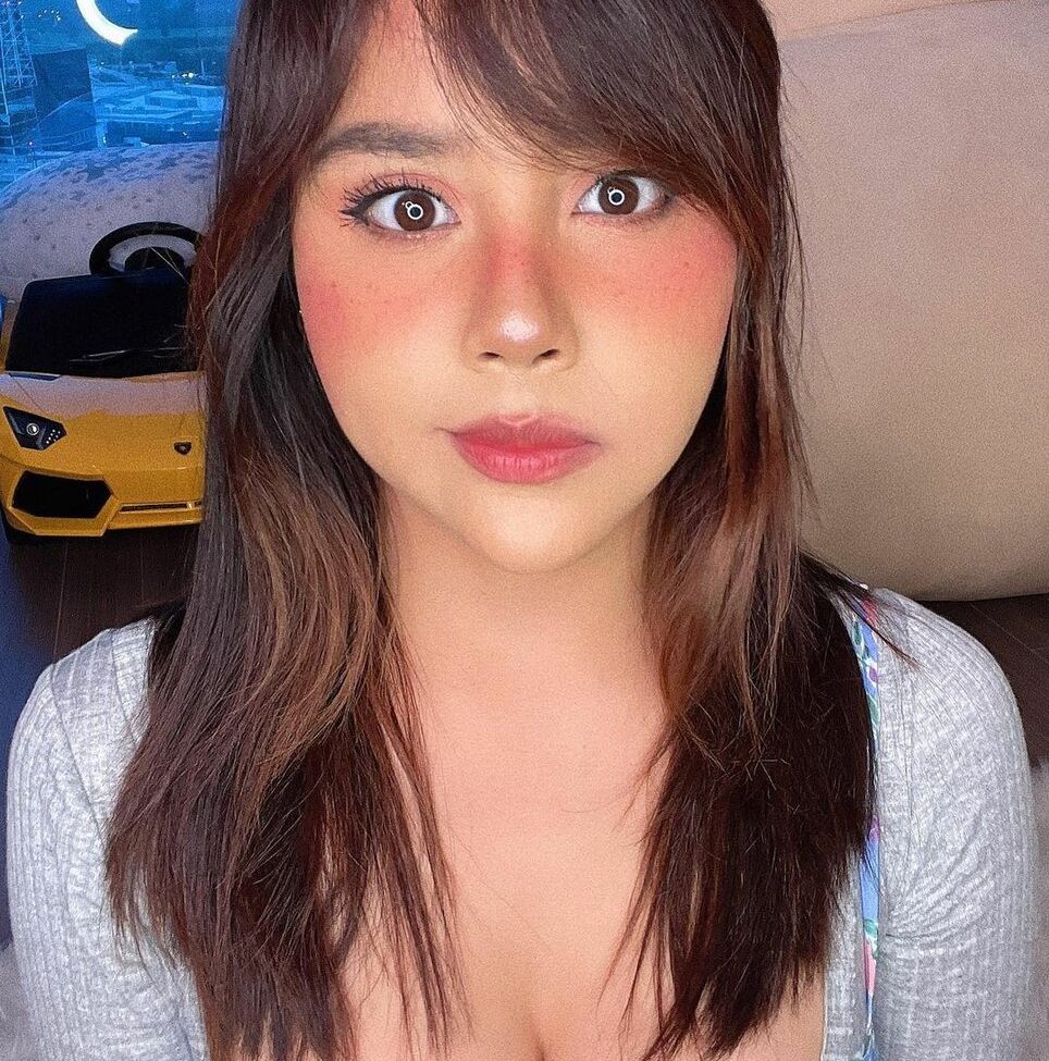 Neekolul desnuda #107867015