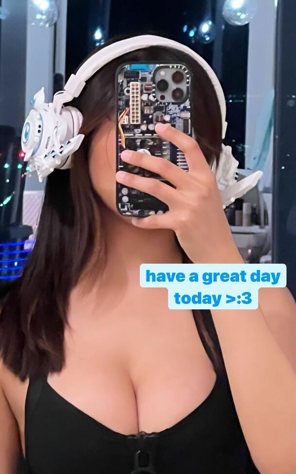 Neekolul desnuda #107867019