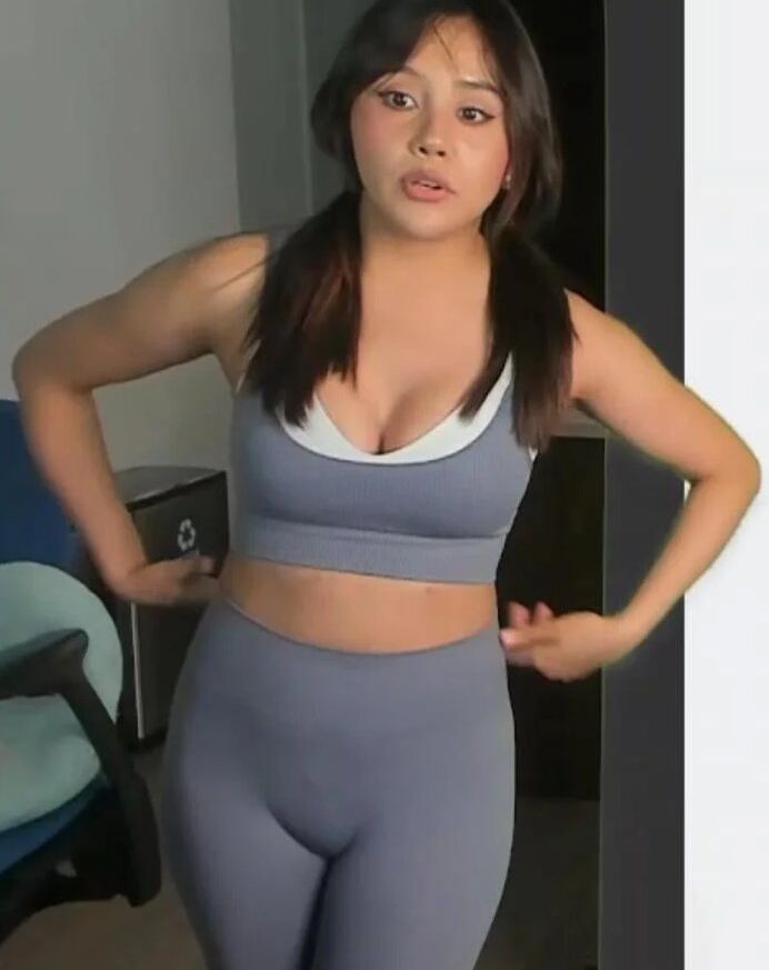 Neekolul desnuda #107867025