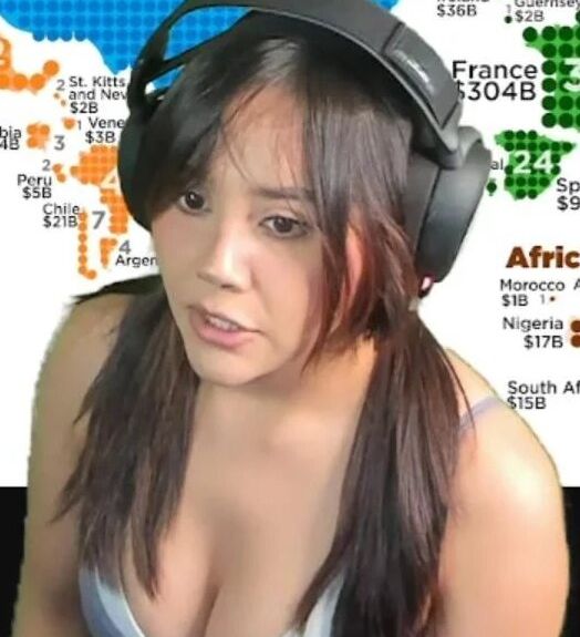 Neekolul desnuda #107867026