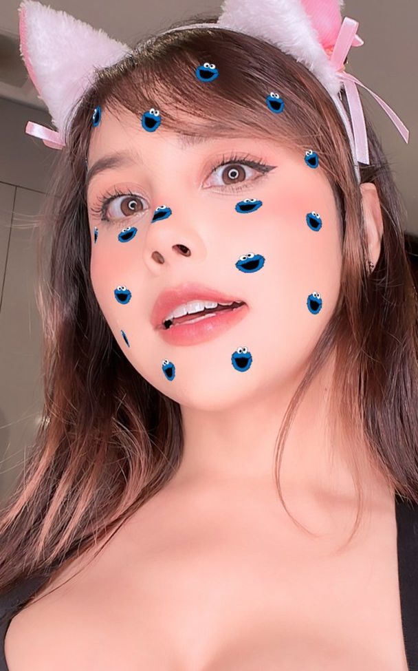 Neekolul desnuda #107867066