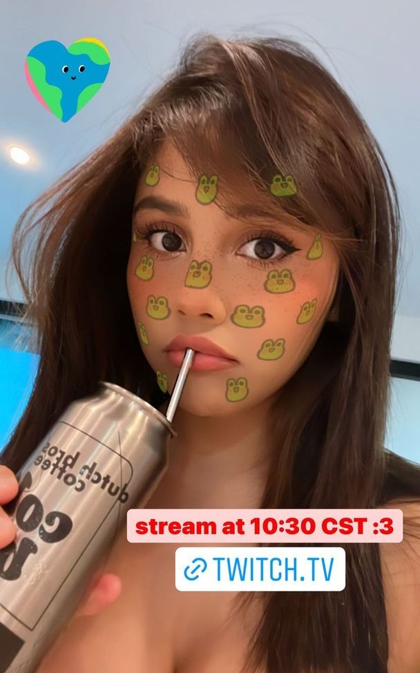 Neekolul desnuda #107867070