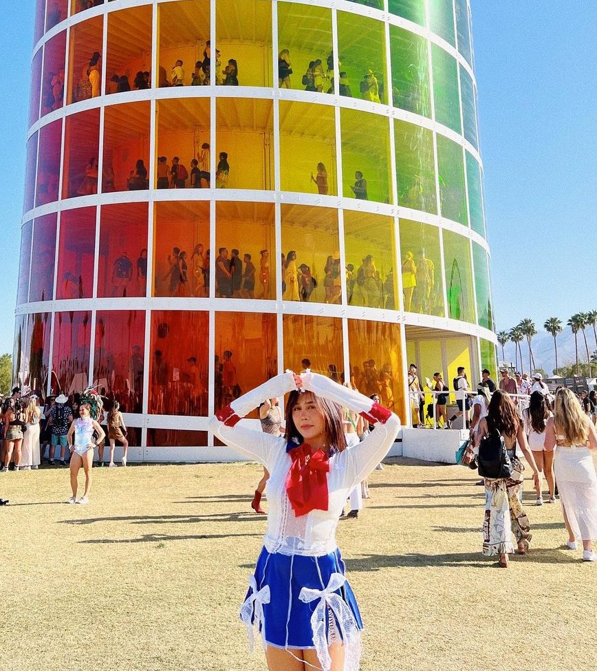 Neekolul desnuda #107867072