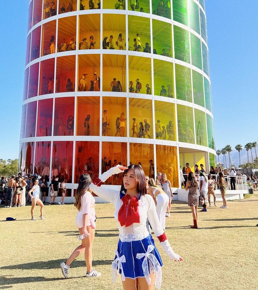 Neekolul desnuda #107867073