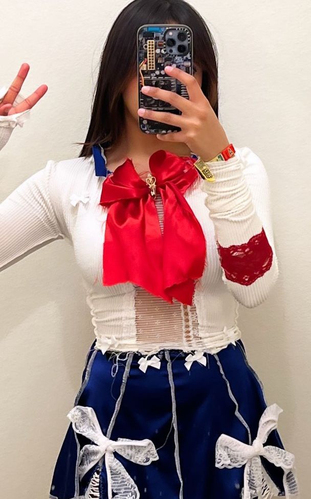 Neekolul desnuda #107867074