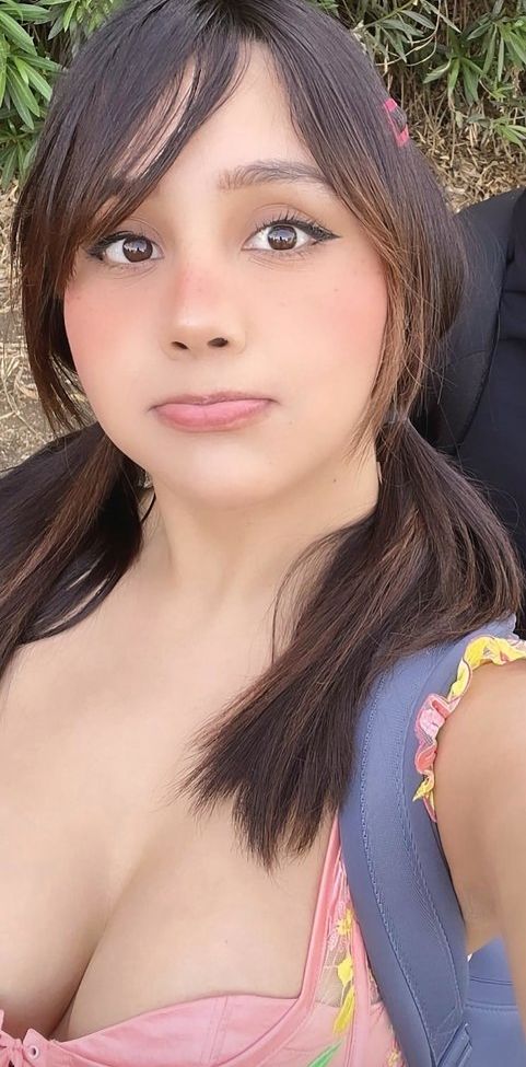 Neekolul desnuda #107867076