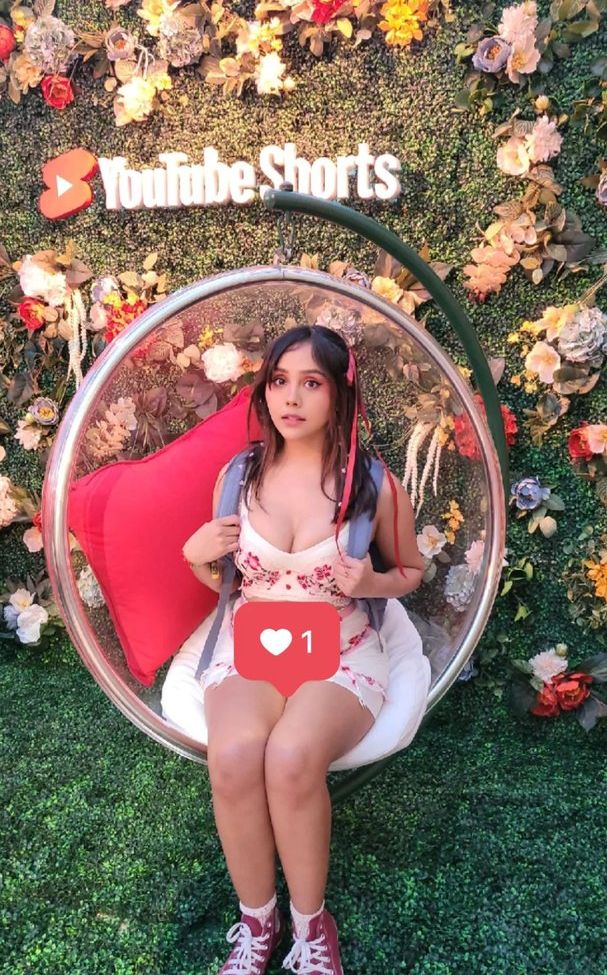 Neekolul desnuda #107867078