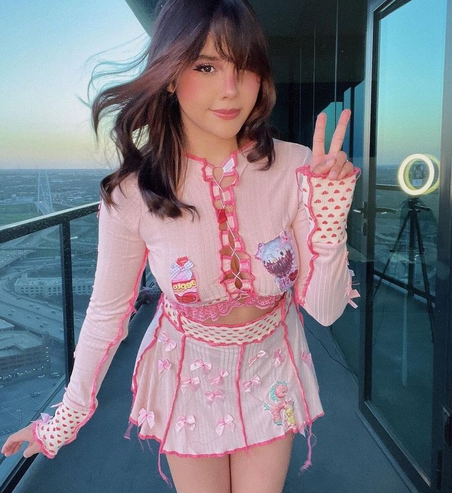 Neekolul desnuda #107867091