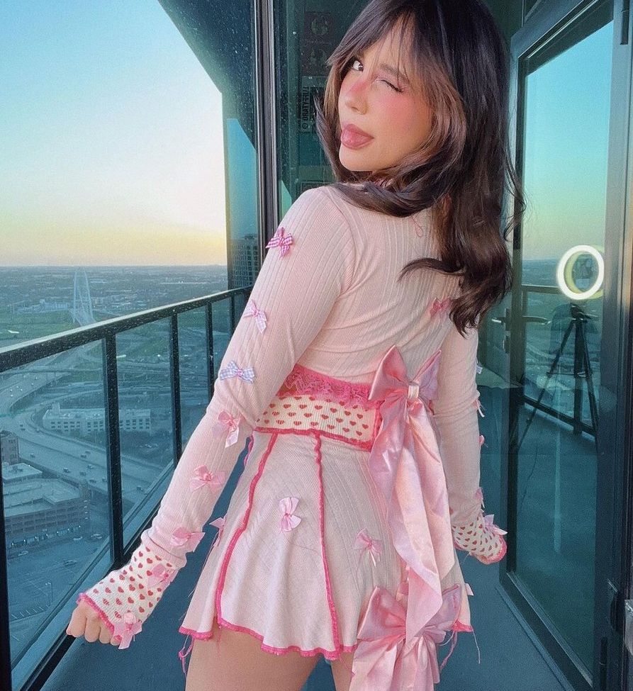 Neekolul desnuda #107867095