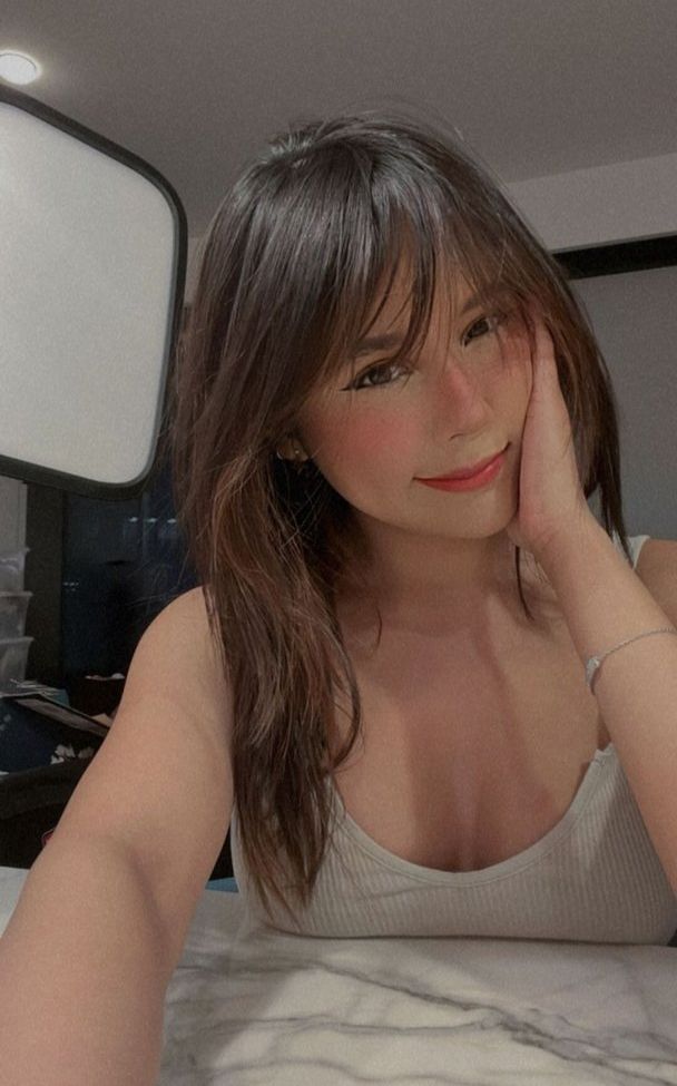 Neekolul desnuda #107867096