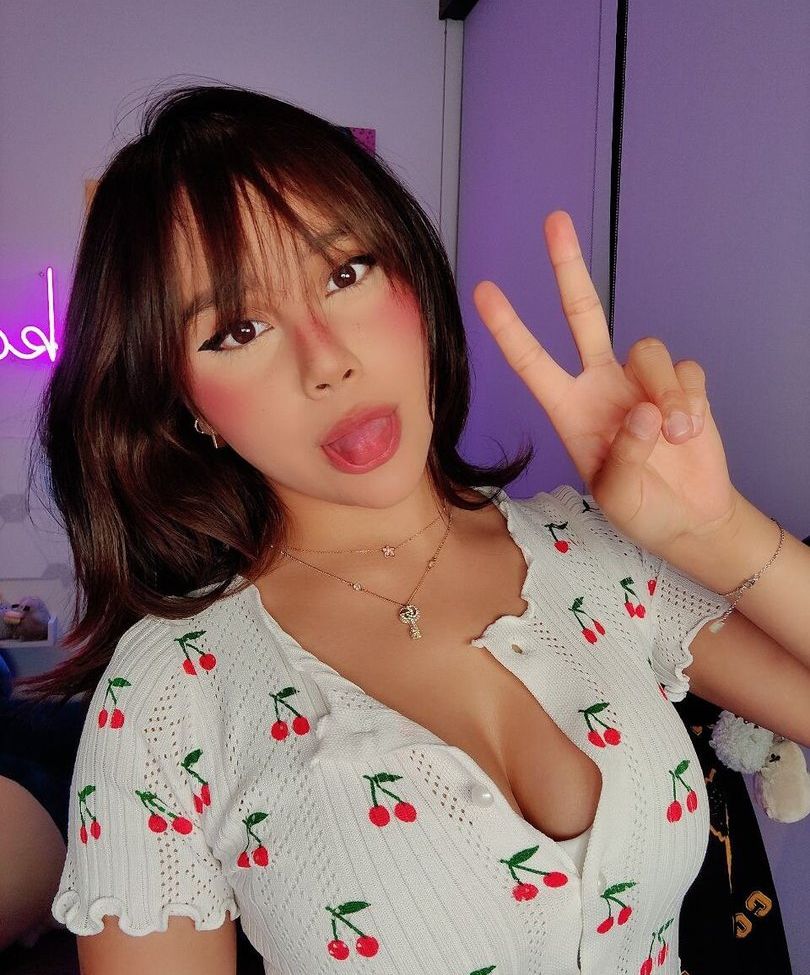 Neekolul desnuda #107867105