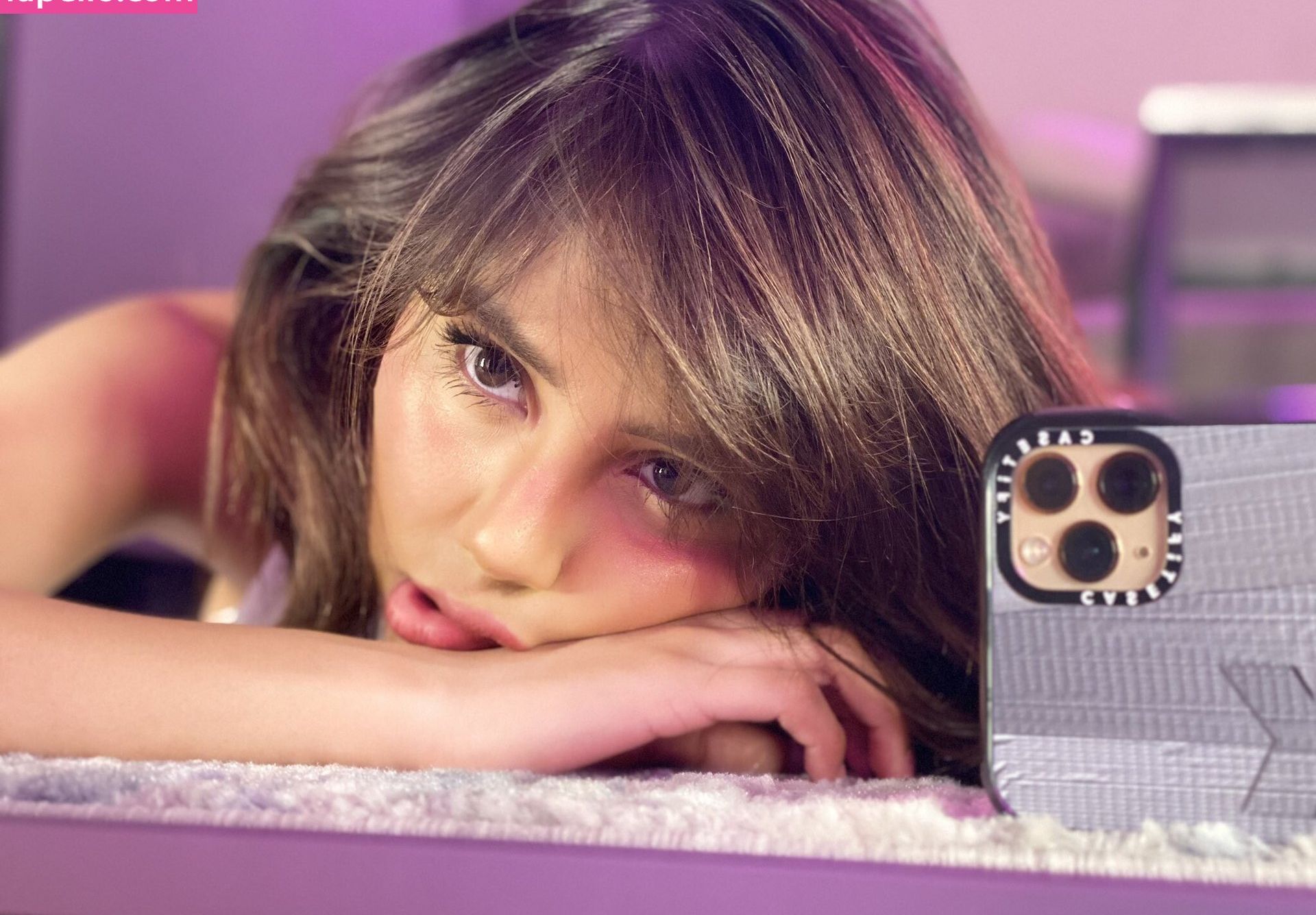 Neekolul desnuda #107867113