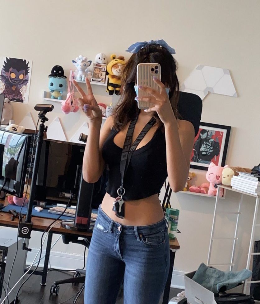 Neekolul desnuda #107867116