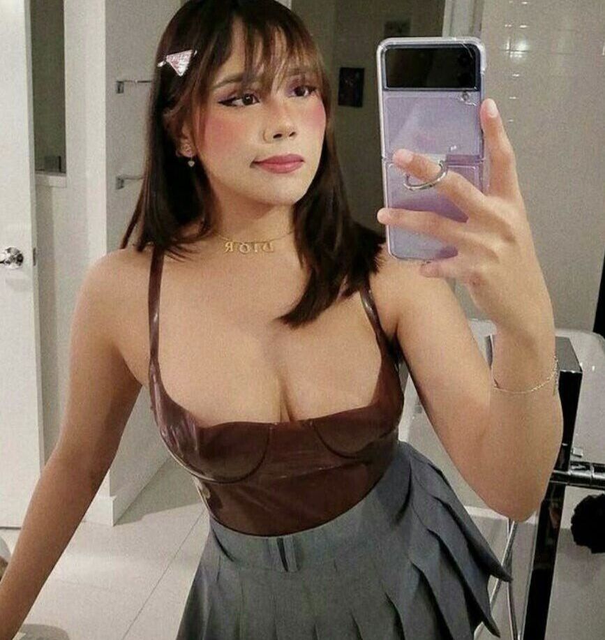 Neekolul desnuda #107867122