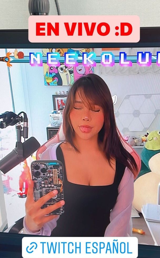 Neekolul desnuda #107867134