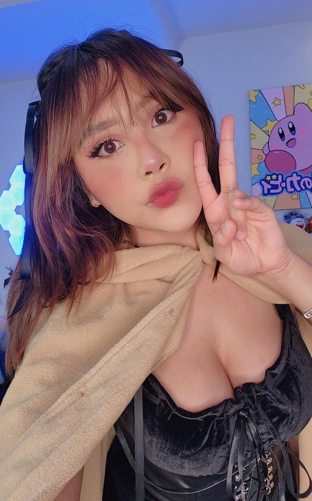 Neekolul desnuda #107867138