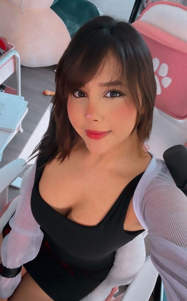 Neekolul desnuda #107867139