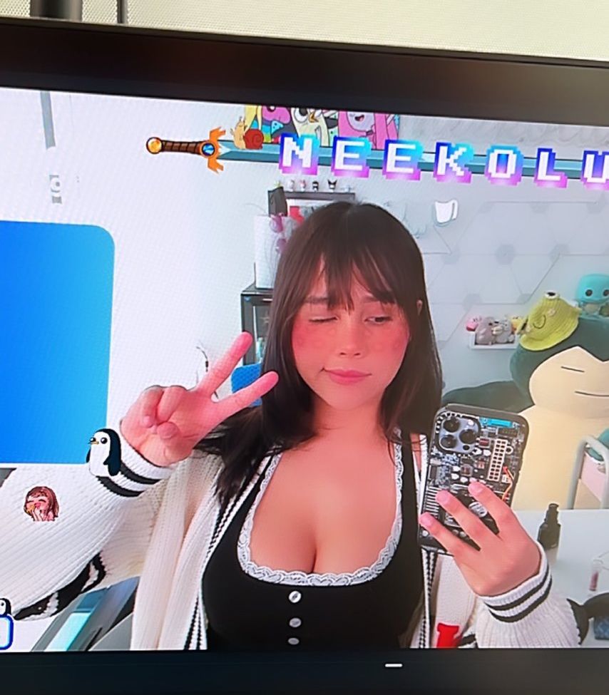 Neekolul desnuda #107867158