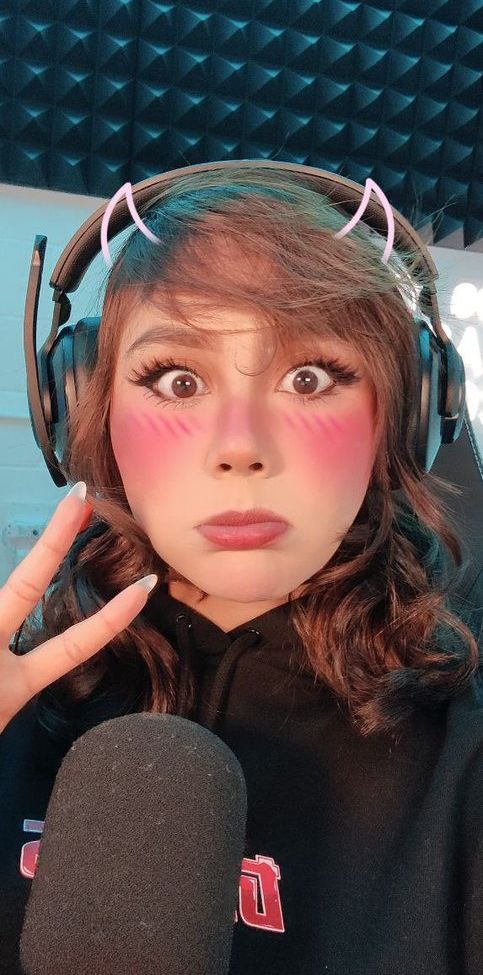 Neekolul desnuda #107867162