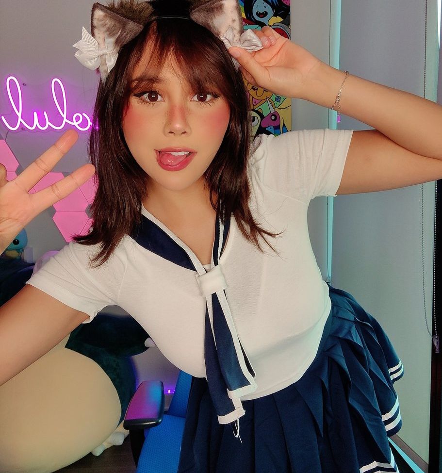 Neekolul desnuda #107867164