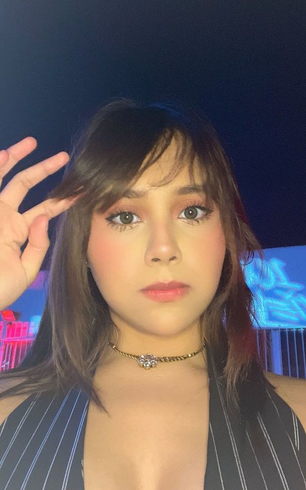 Neekolul desnuda #107867172