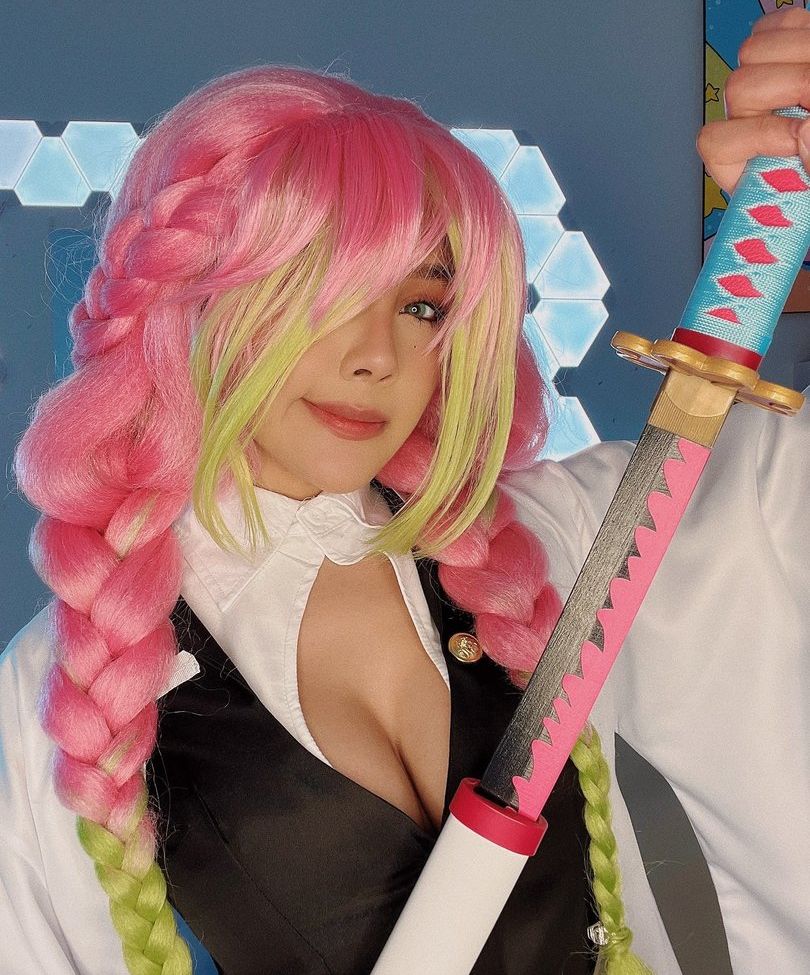 Neekolul desnuda #107867179