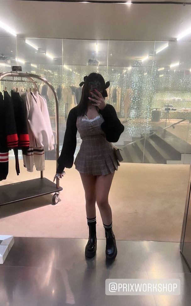 Neekolul desnuda #107867186