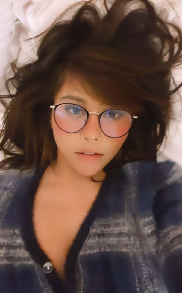 Neekolul desnuda #107867192