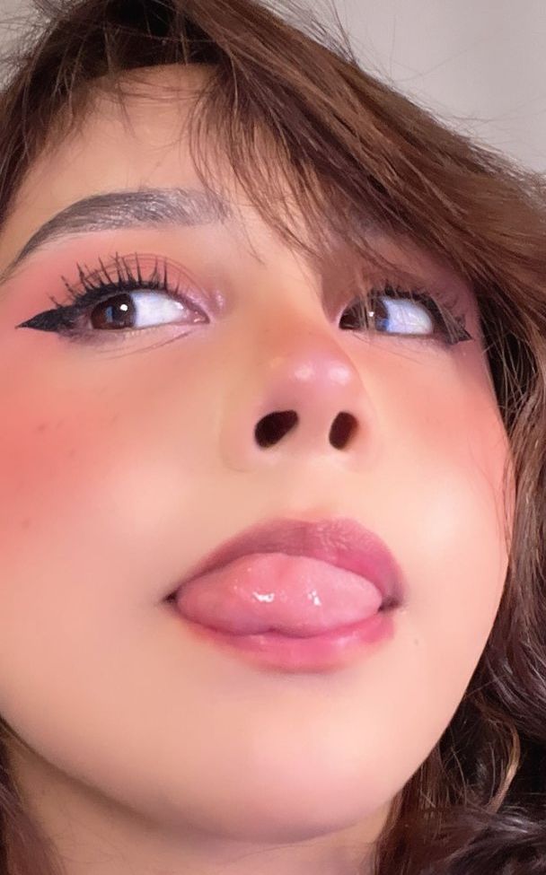 Neekolul desnuda #107867209